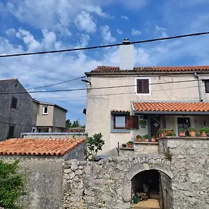 Holiday Home Pernat Casa vacanze